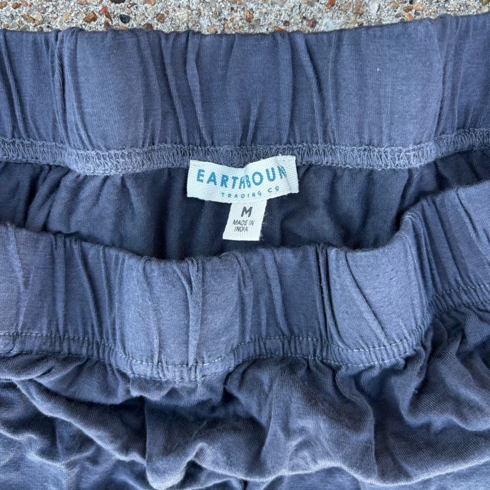 Earthbound women’s grey stretchy wide leg pants Medium - Picture 2 of 2